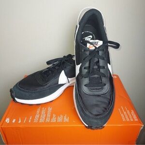 Nike women’s Black and White waffle debut shoes